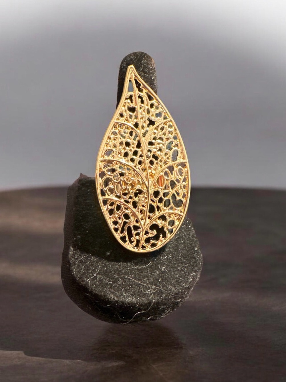 Gold Leaf Filigree Cocktail Ring - Elegant Women's Statement Ring